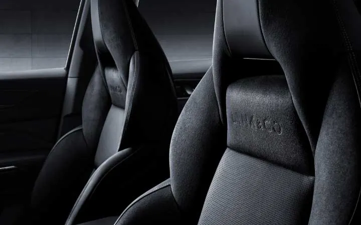 Integrated Sporty Premium Seats Integrated Sporty Premium Seats