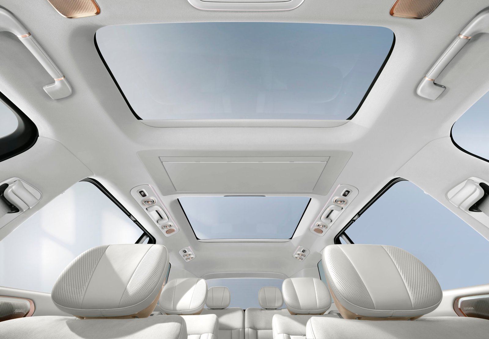 900_Interior_Panoramic sunroof_Polar White